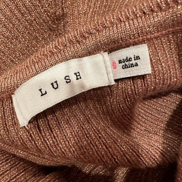 NWOT -lush gold long sleeve keyhole shirt.  Color: gold sparkle.  Size: S - Picture 4 of 5